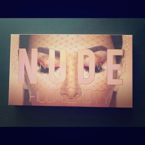Huda Beauty New Nudes Palette